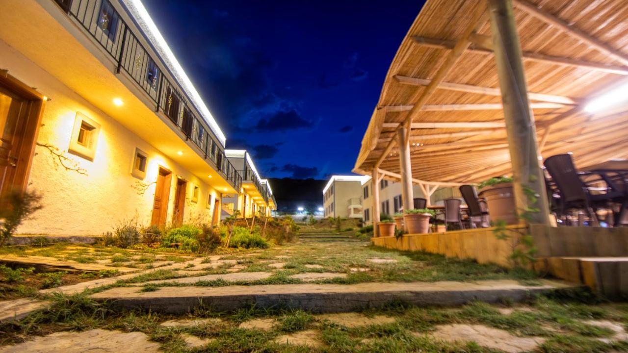 בוזקאדה Sukha Inn Hotel & Beach מראה חיצוני תמונה
