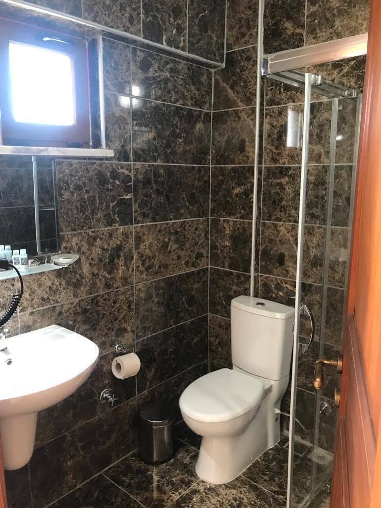 בוזקאדה Sukha Inn Hotel & Beach מראה חיצוני תמונה