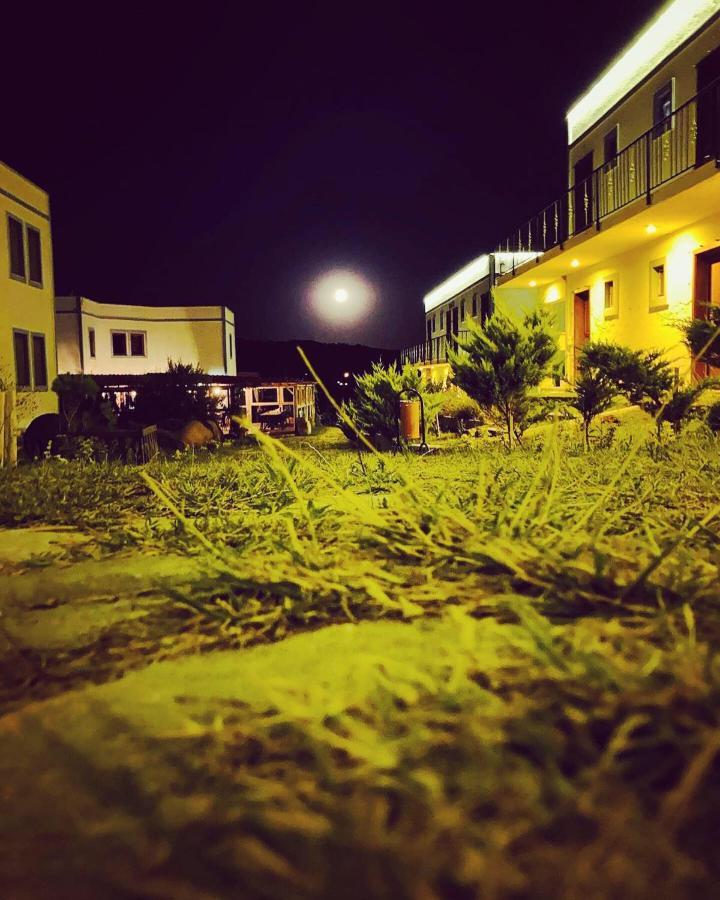 בוזקאדה Sukha Inn Hotel & Beach מראה חיצוני תמונה