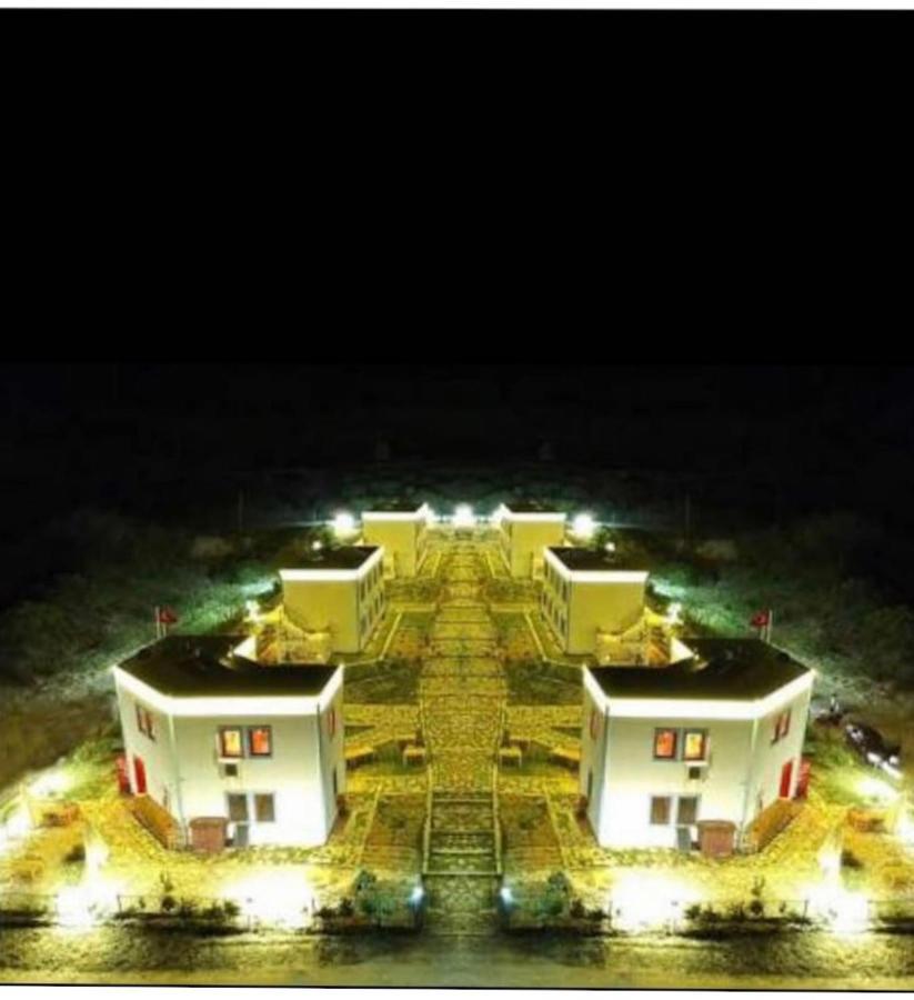 בוזקאדה Sukha Inn Hotel & Beach מראה חיצוני תמונה
